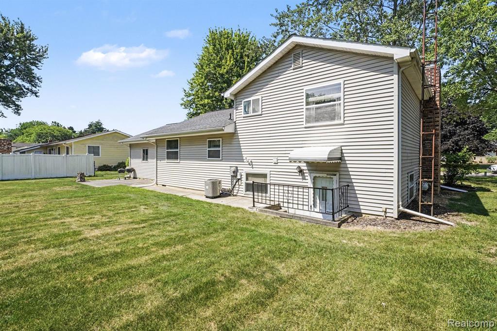 7083 Fairgrove Drive, Swartz Creek, MI 48473 — Photo 24