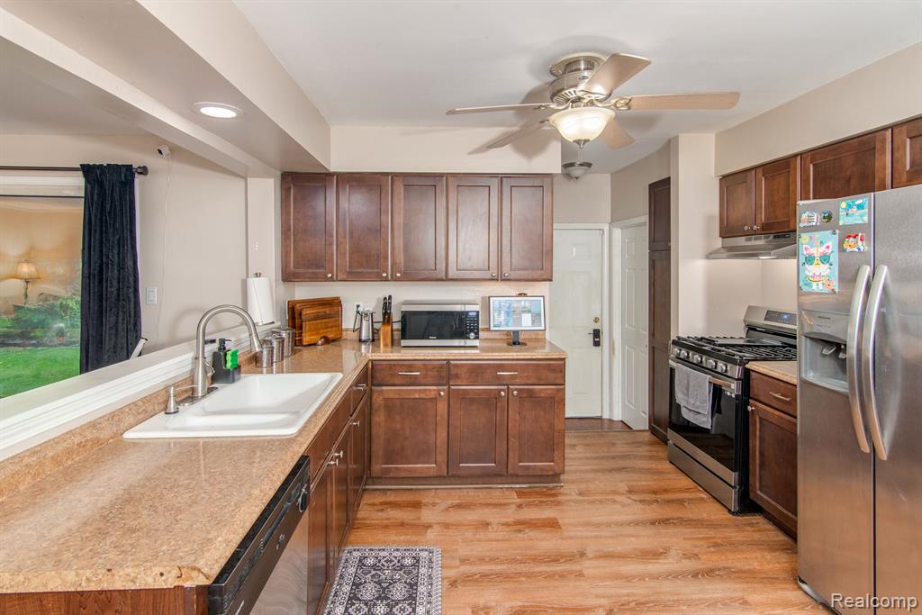 5255 OAKVIEW Drive, Swartz Creek, MI 48473 — Photo 7