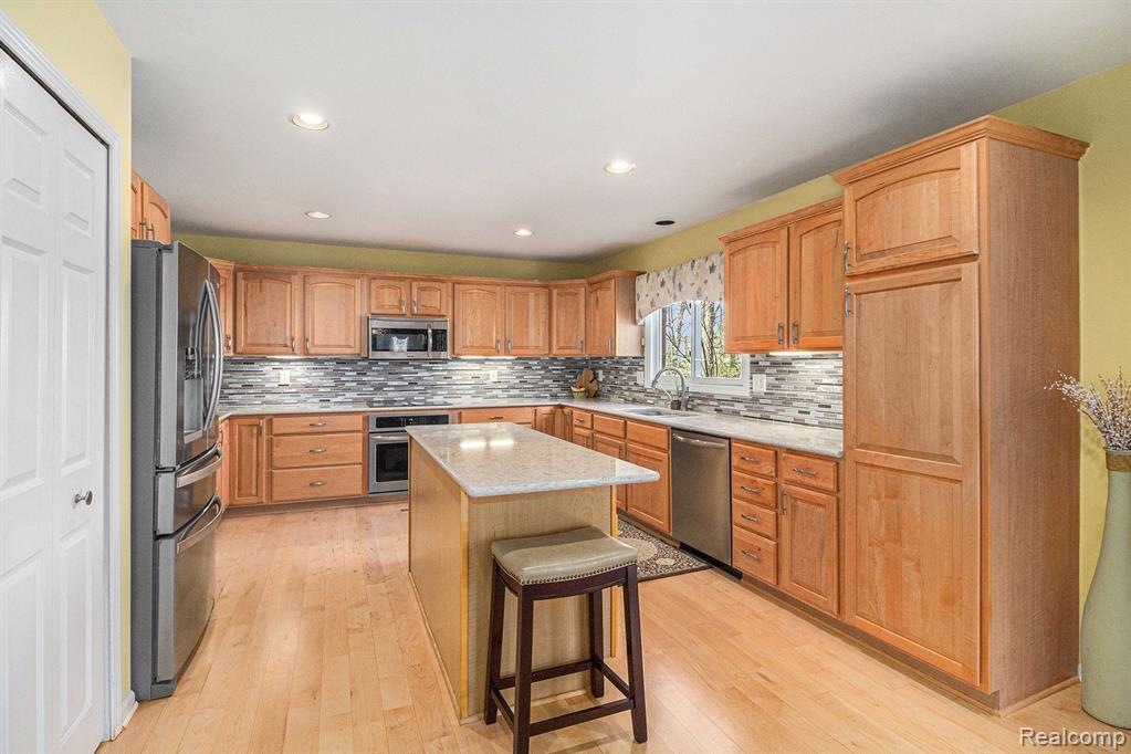 57598 HIDDEN TIMBERS Drive, South Lyon, MI 48178 — Photo 7