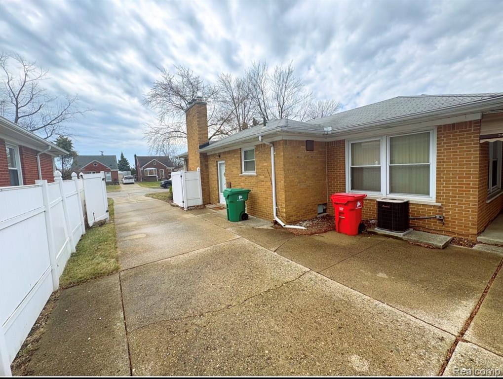 17619 Sprenger Avenue, Eastpointe, MI 48021 — Photo 23