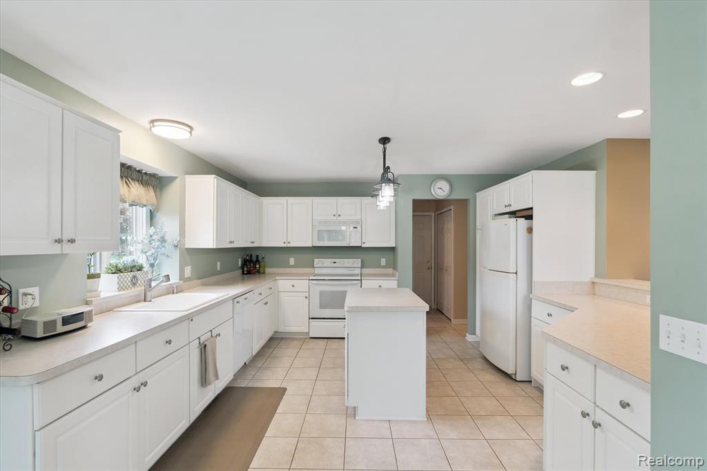 47509 Brockmor Drive, Shelby Twp, MI 48315 — Photo 12