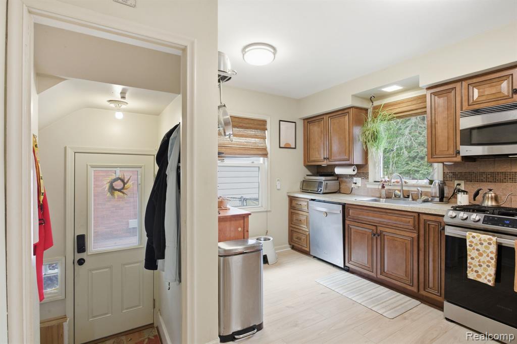 925 N Mildred Street, Dearborn, MI 48128 — Photo 11
