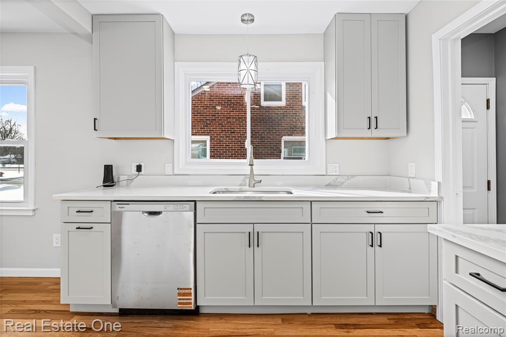 13344 Hart Avenue, Huntington Woods, MI — Photo 18