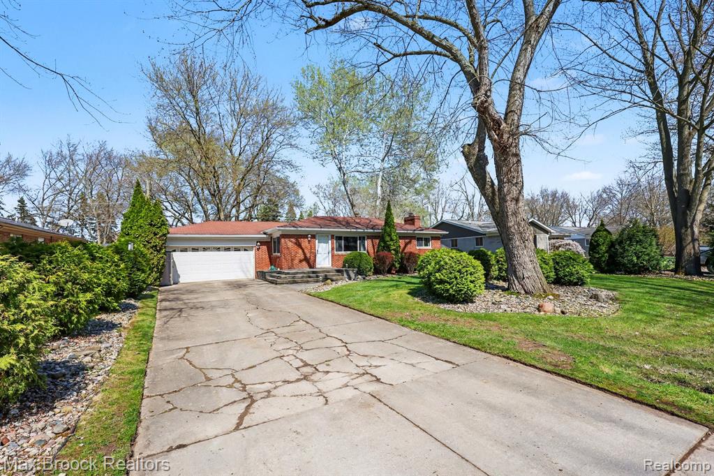 33711 Schneider Road, Chesterfield, MI 48047 — Photo 2