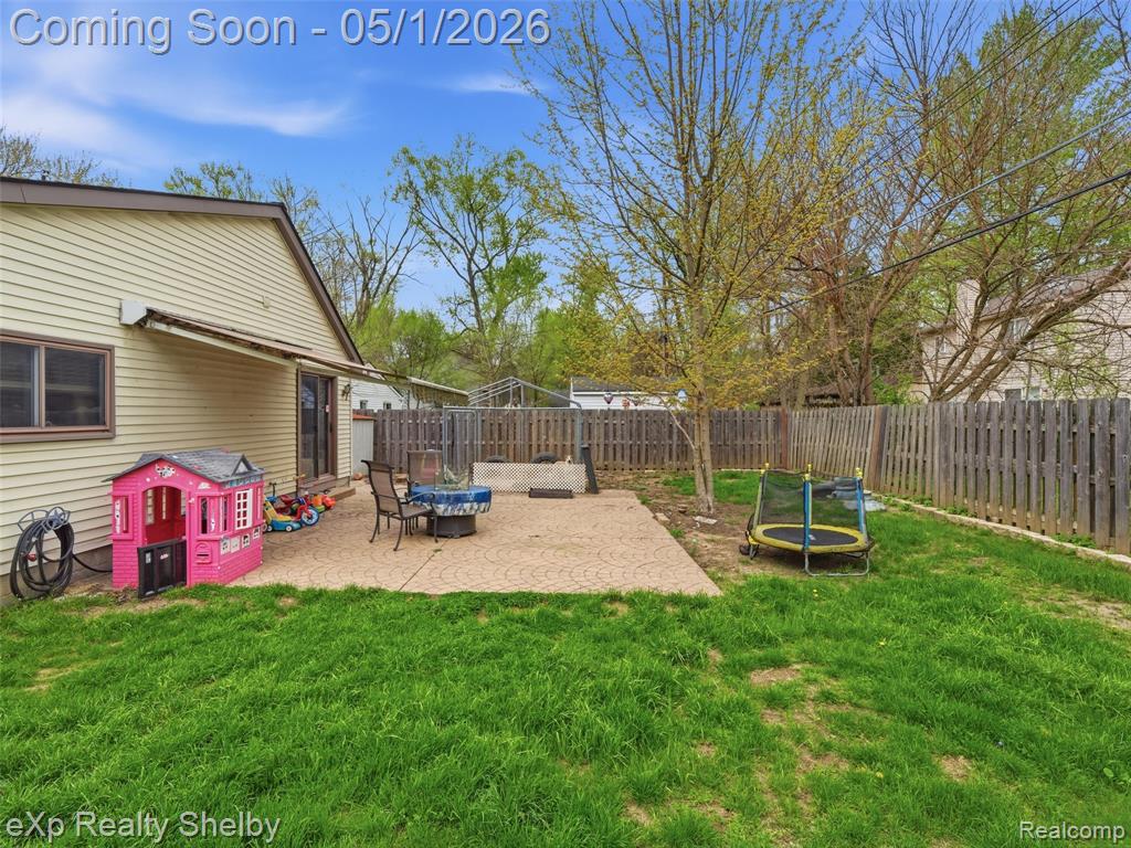 21660 Roosevelt Avenue, Farmington, MI 48336 — Photo 24