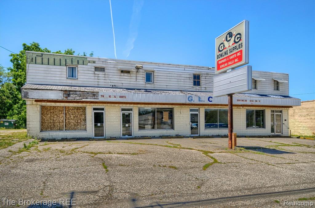 4032 Fenton Road, Flint, MI 48507 — front exterior