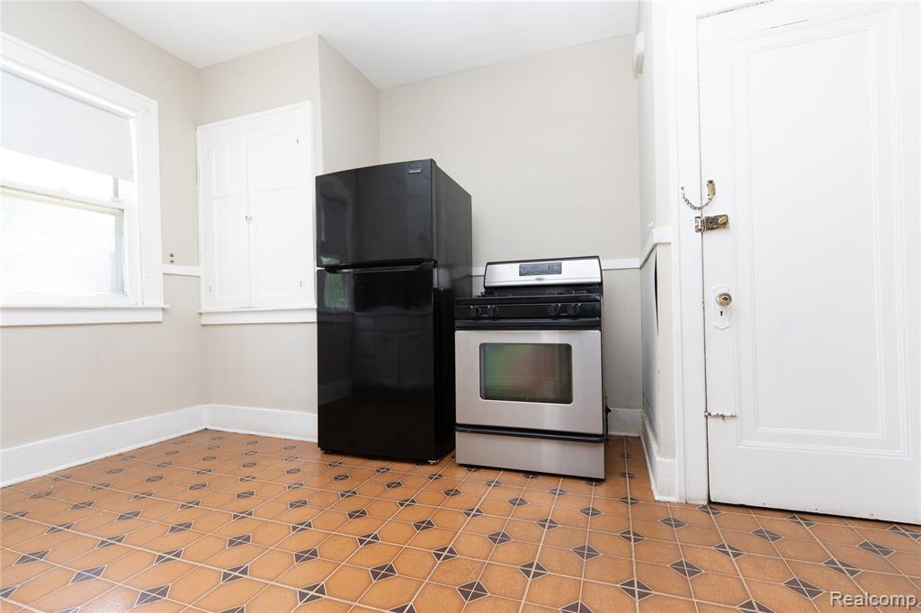 5303 Hurlbut Street, Detroit, MI 48213 — Photo 12