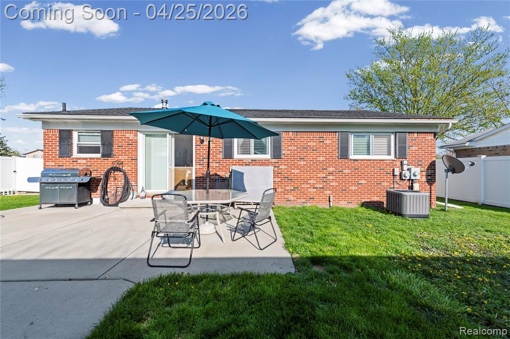 18516 Aldrin Avenue, Brownstown, MI 48193 — Photo 22