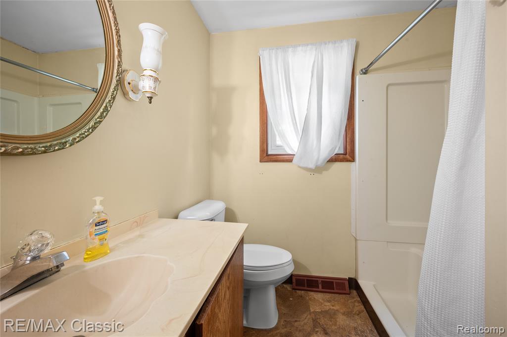 594 Maple Vista Street, Imlay City, MI 48444 — Photo 15