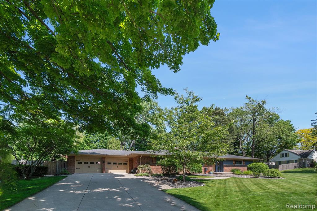 6062 Middle Lake Road, Clarkston, MI — Photo 2