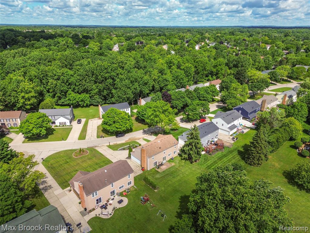 5484 Kingsfield Drive, West Bloomfield, MI — Photo 46