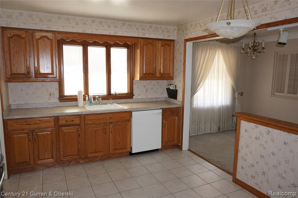 7518 Highview Street, Dearborn Heights, MI 48127 — Photo 14