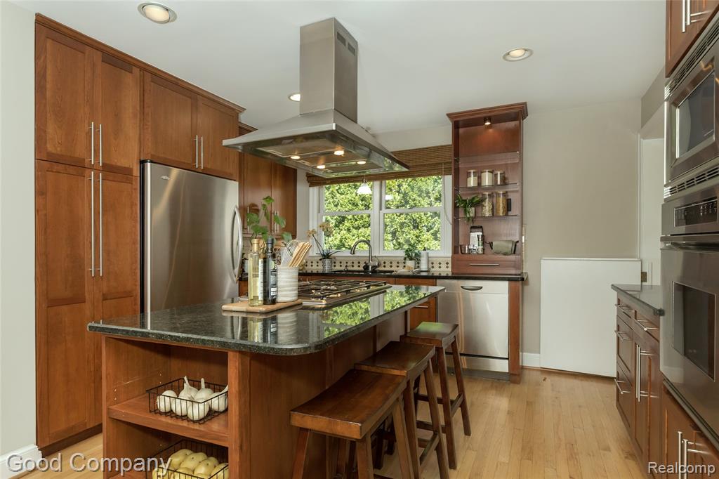 802 Orchard View Drive, Royal Oak, MI 48073 — Photo 10