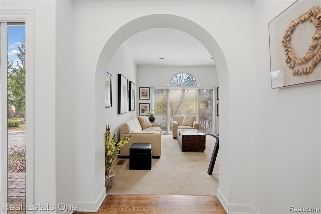 7026 Daventry Woods Drive, West Bloomfield, MI — Photo 21