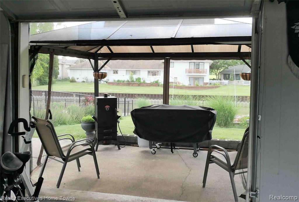 2854 ELMWOOD Street, Port Huron, MI 48060 — Photo 32