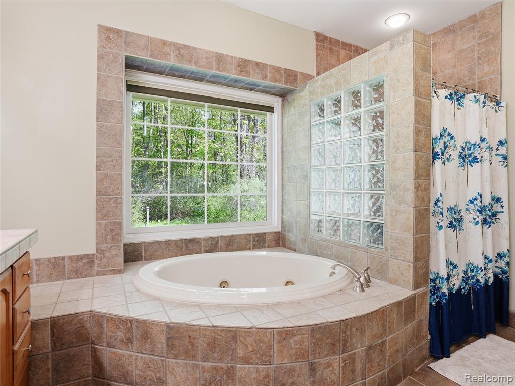 5790 Roberts Road, Cottrellville, MI — Photo 48