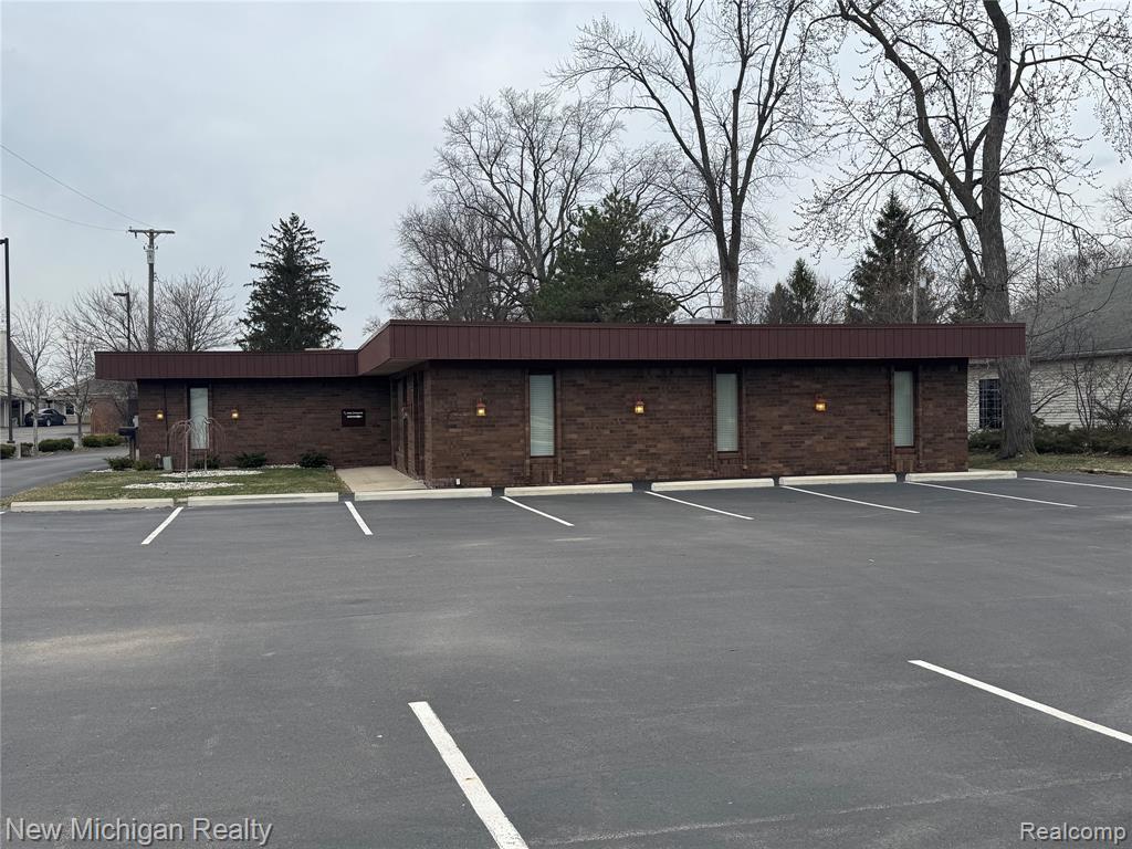 2710 Dixie Highway, Waterford, MI 48328