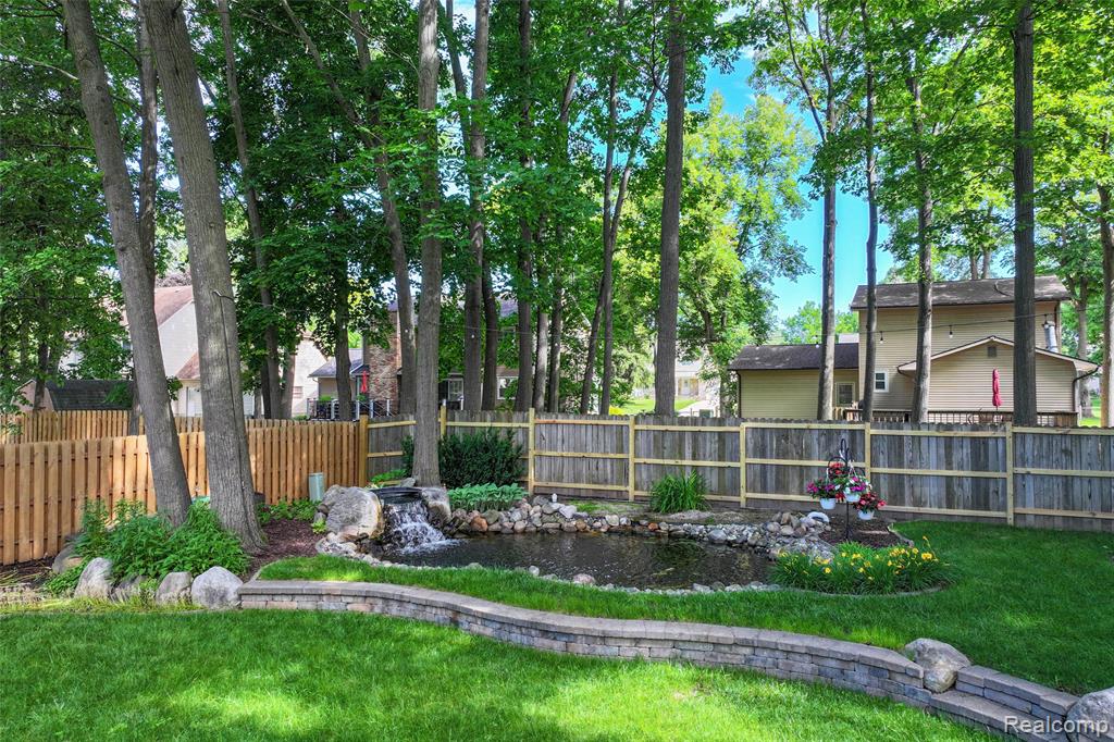 5327 Olde Saybrooke Road, Grand Blanc, MI 48439 — Photo 32