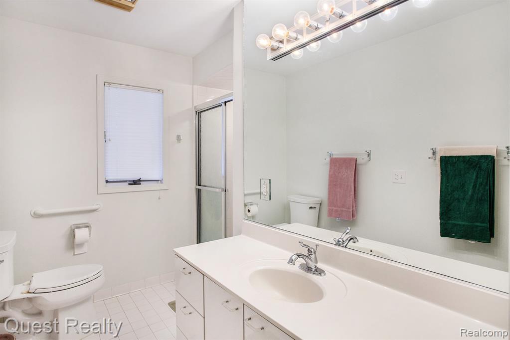 5780 Point Of The Woods Drive, West Bloomfield, MI 48324 — Photo 16