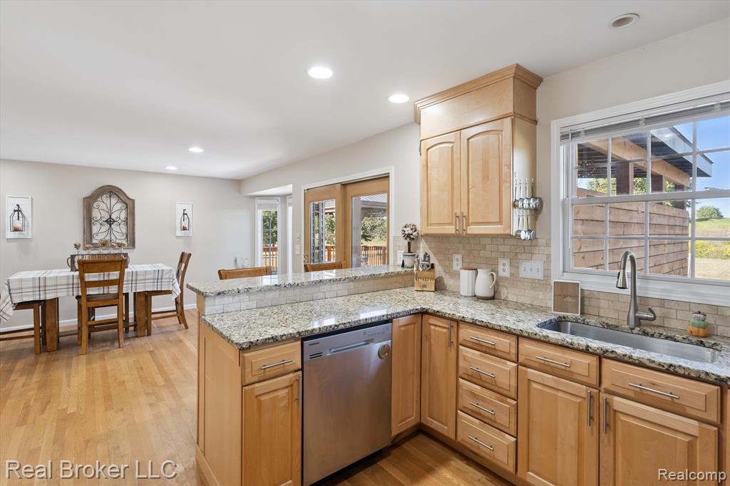 6097 High Valley Drive, White Lake, MI 48383 — Photo 8