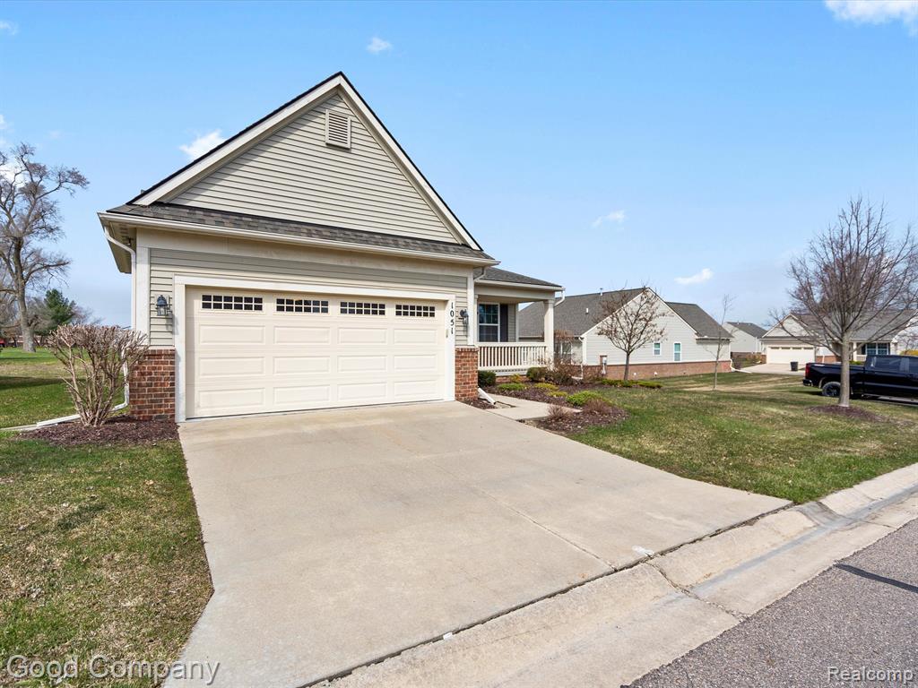 1051 PADDOCK Lane, South Lyon, MI 48178 — Photo 2