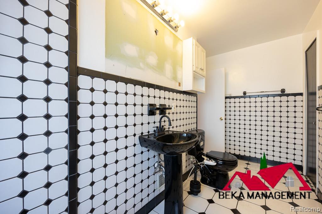 26627 RIALTO Street, Madison Heights, MI 48071 — Photo 12