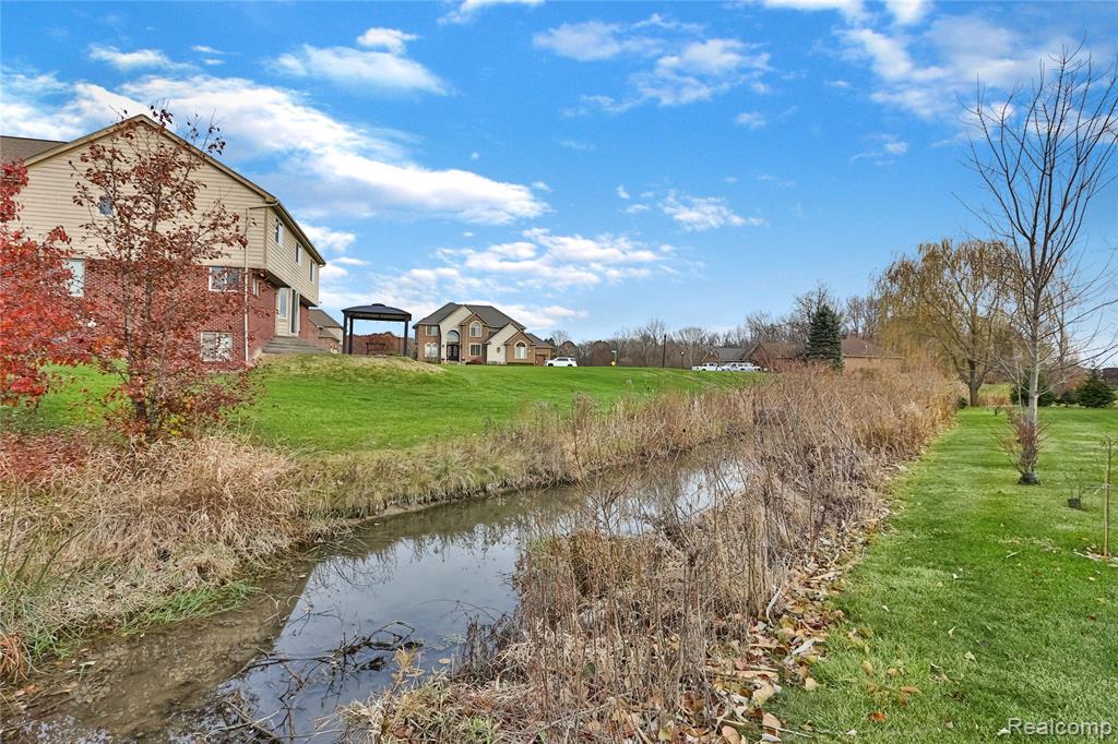 52142 Pawnee Drive, Macomb, MI 48042 — Photo 32