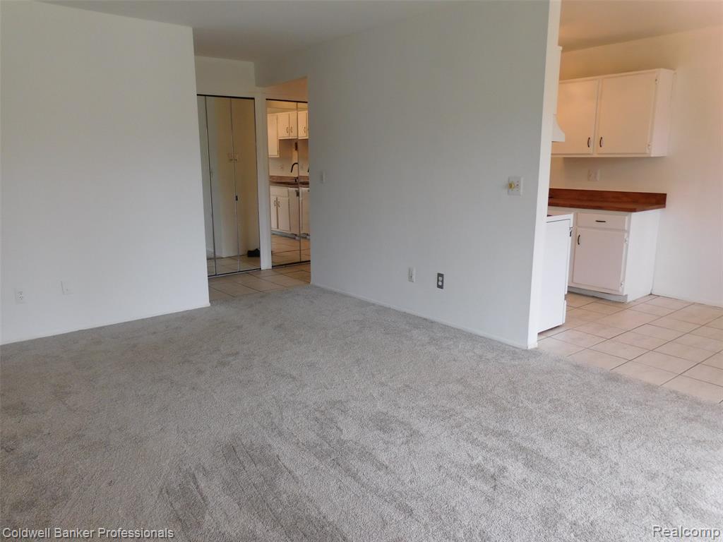 3915 Lone Pine Road, 100, West Bloomfield, MI 48323 — Photo 16