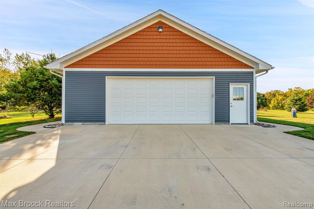 6300 HAZARD Road, Fenton, MI 48430 — Photo 29
