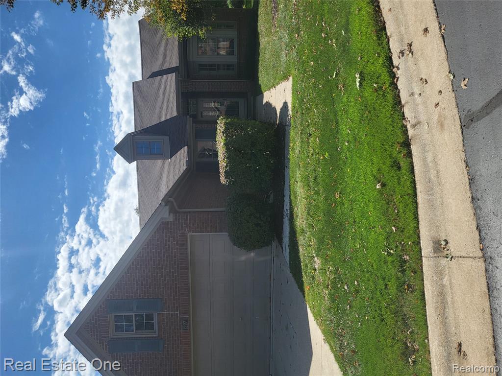 1227 Valley Circle, Rochester Hills, MI 48309