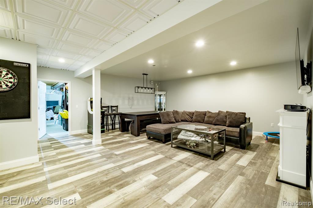 9388 MCMULLEN Circle, Fenton, MI 48430 — Photo 35