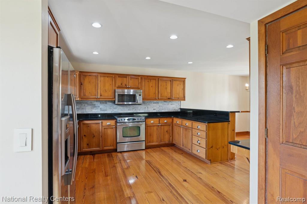 5621 Eastman Boulevard, West Bloomfield, MI 48323 — Photo 21