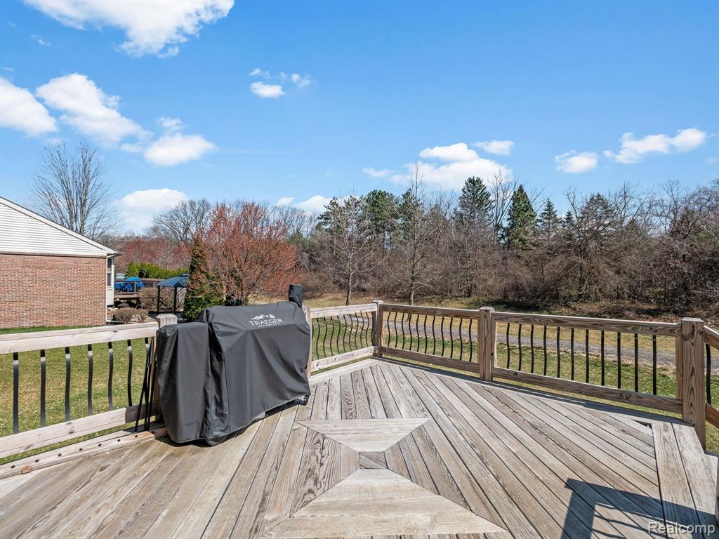 13713 Milton Drive, Belleville, MI 48111 — Photo 11