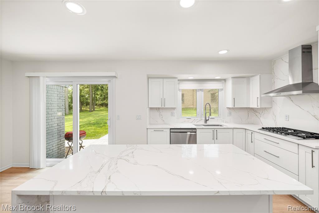 4490 Strathdale Lane, West Bloomfield, MI 48323 — Photo 23