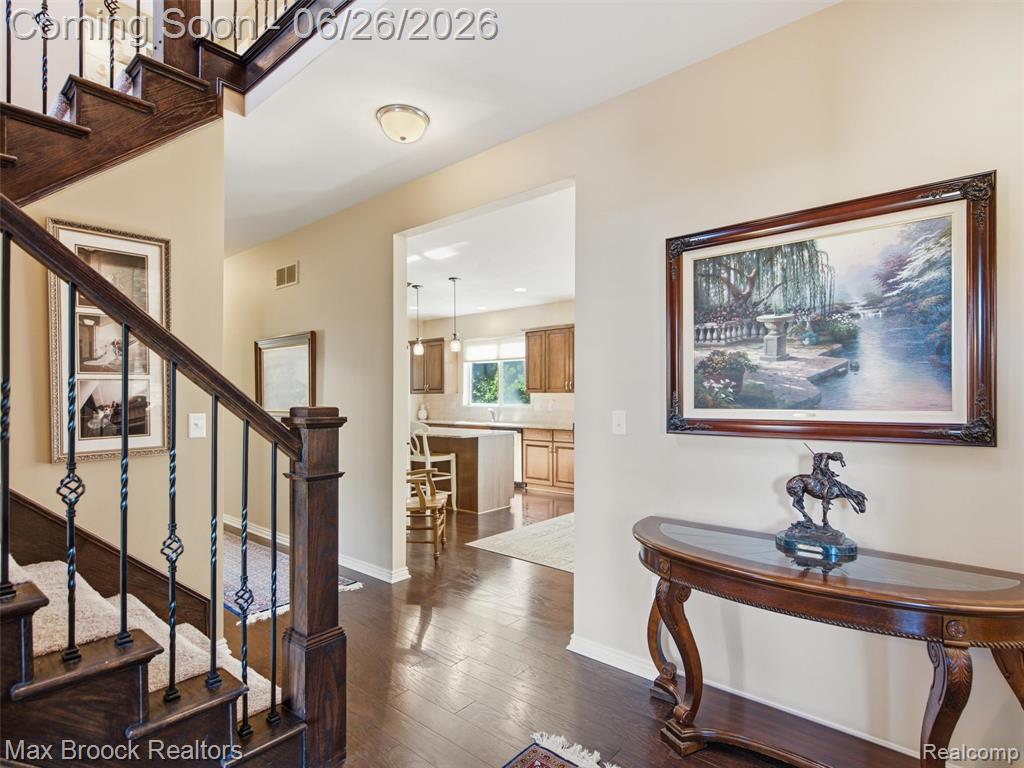 583 Birchcrest Court, Oakland, MI — Photo 5