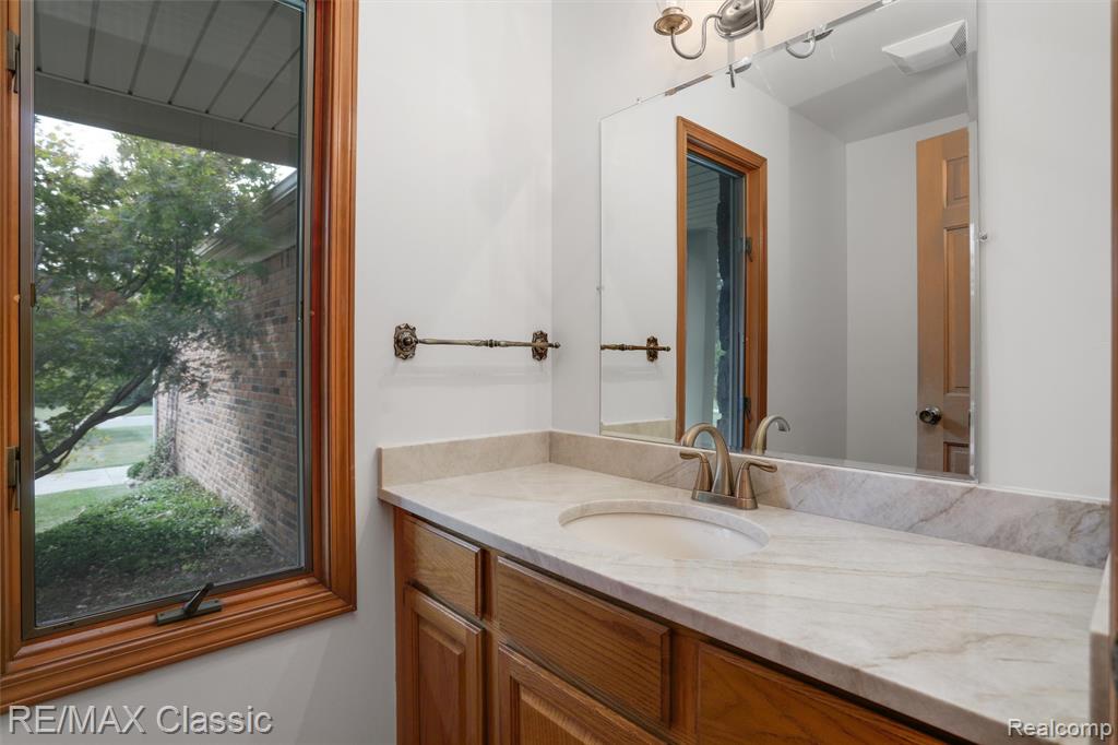 4150 Heatherwood Drive, Commerce Twp, MI 48382 — Photo 18
