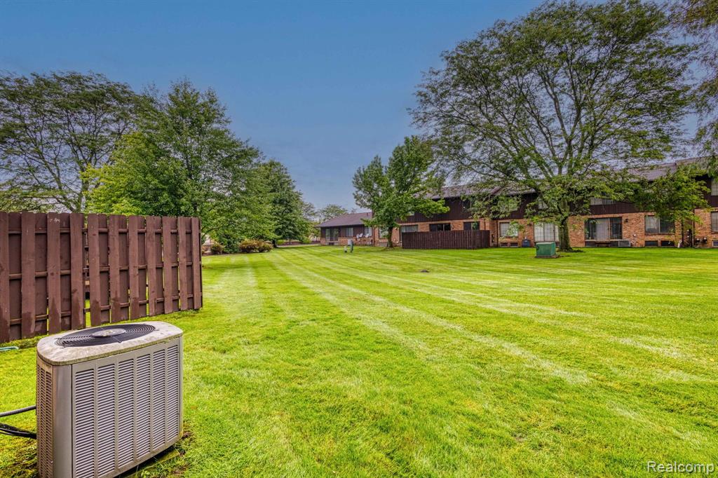 26188 SUMMERDALE Drive, Southfield, MI 48033 — Photo 38