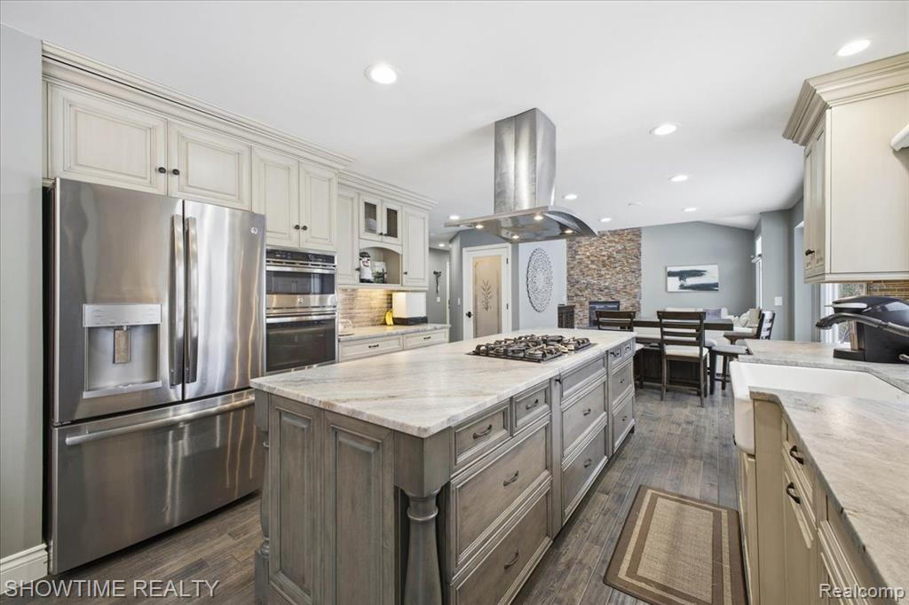 4157 Springbrook Drive, Sterling Heights, MI 48314 — Photo 18