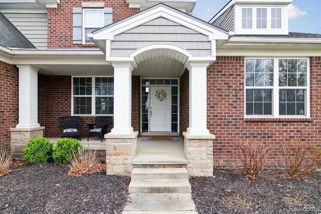 571 HUDSON Circle, South Lyon, MI 48178 — Photo 3