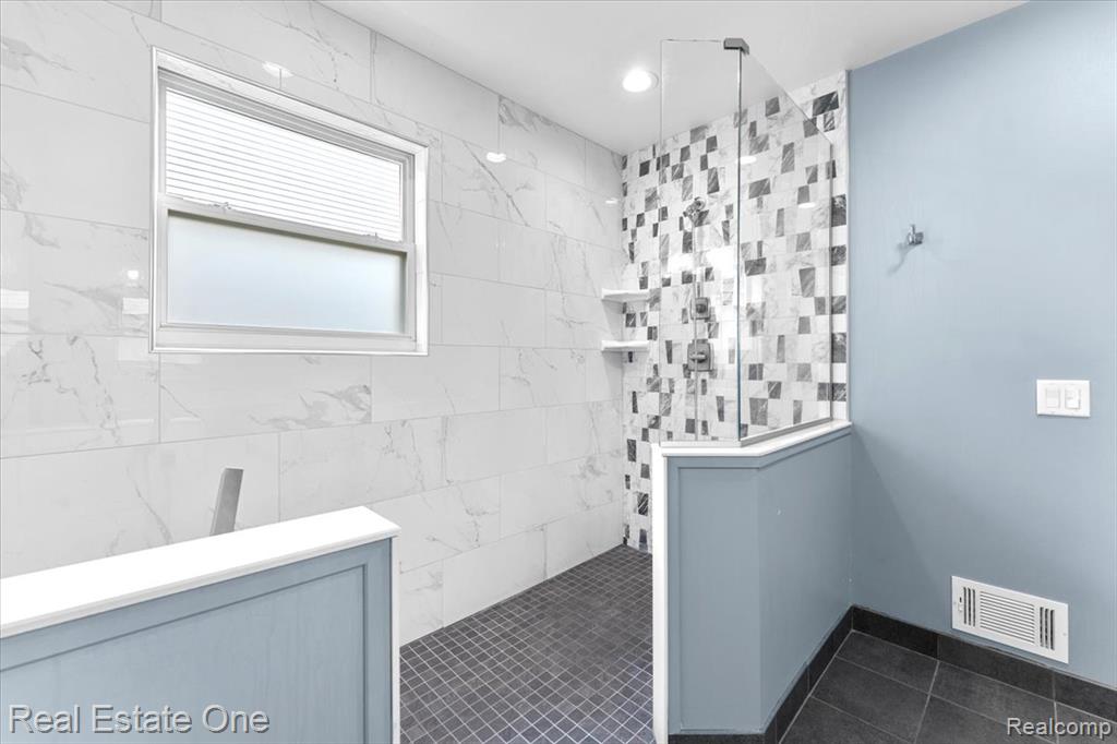 30026 Huron Meadows Drive, Rockwood, MI — Photo 19