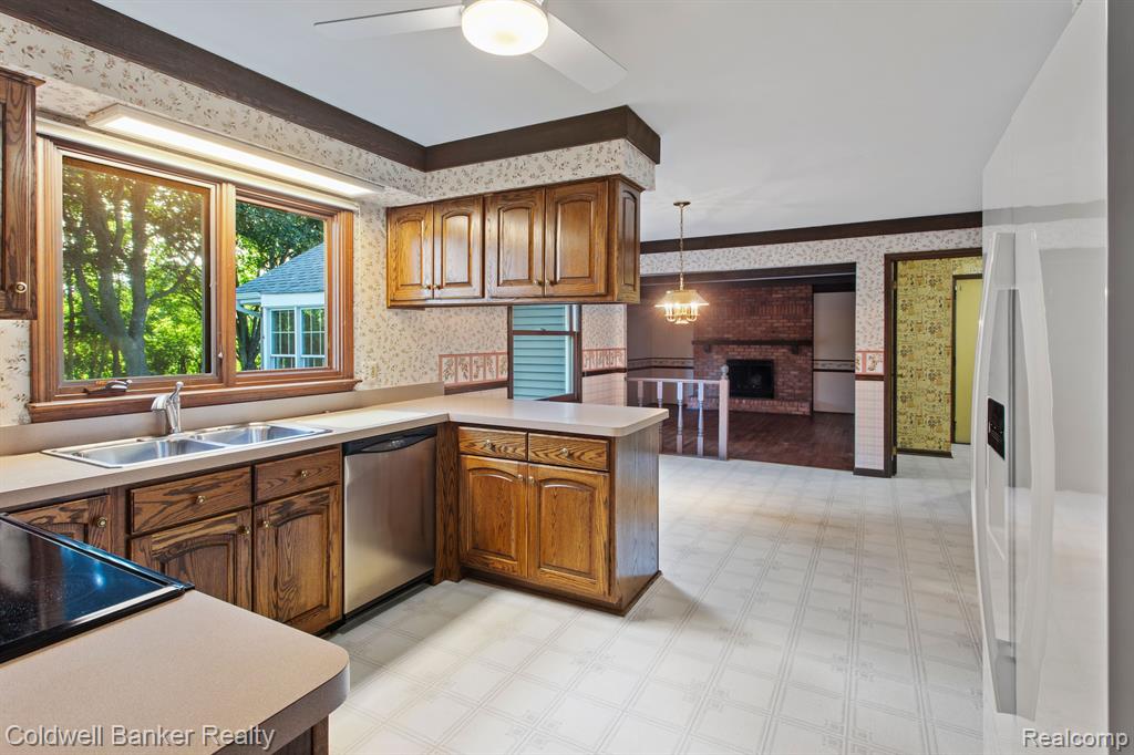 16235 WINCHESTER Drive, Northville, MI 48168 — Photo 19