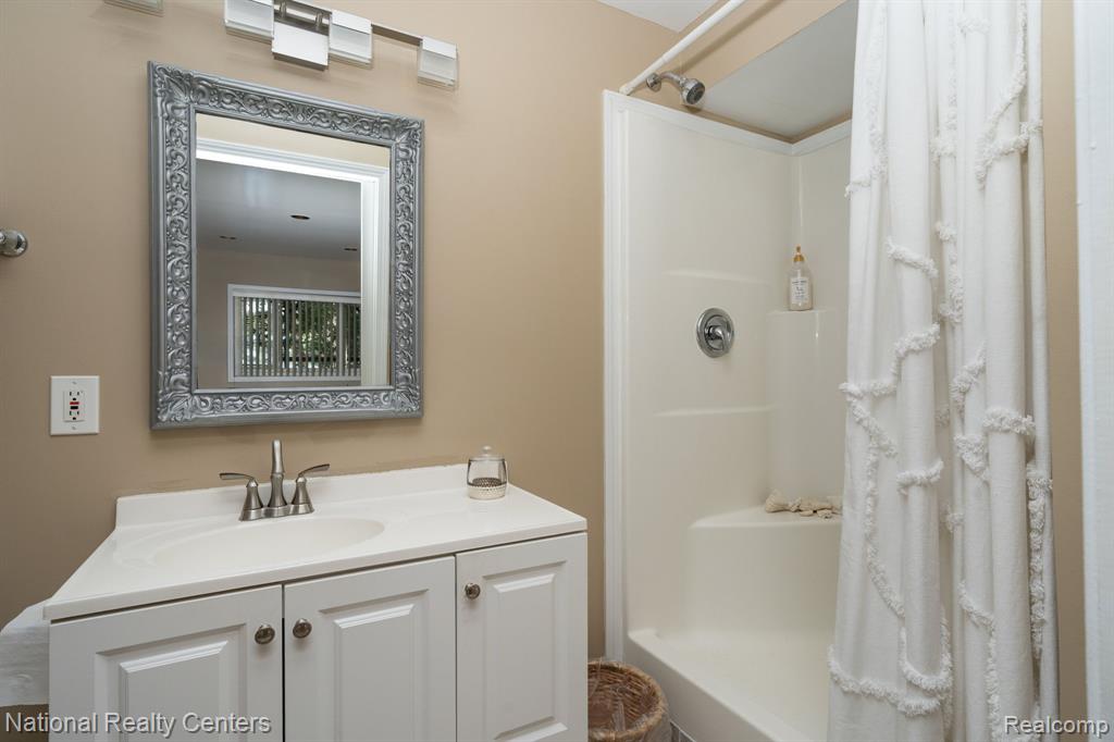 3627 Merritt Lake Drive, Metamora, MI 48455 — Photo 33