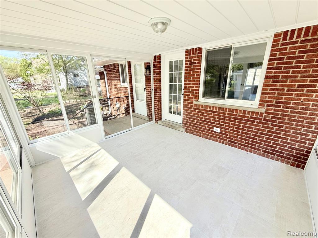 21805 Pleasant Avenue, Eastpointe, MI 48021 — Photo 32
