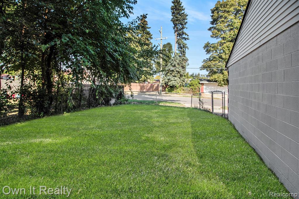 8155 Appoline Street, Detroit, MI 48228 — Photo 30