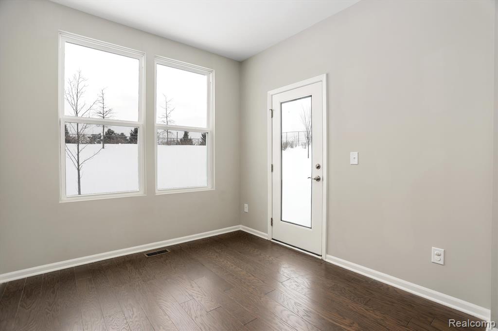4974 Glenora Drive, Lake Orion, MI — Photo 11