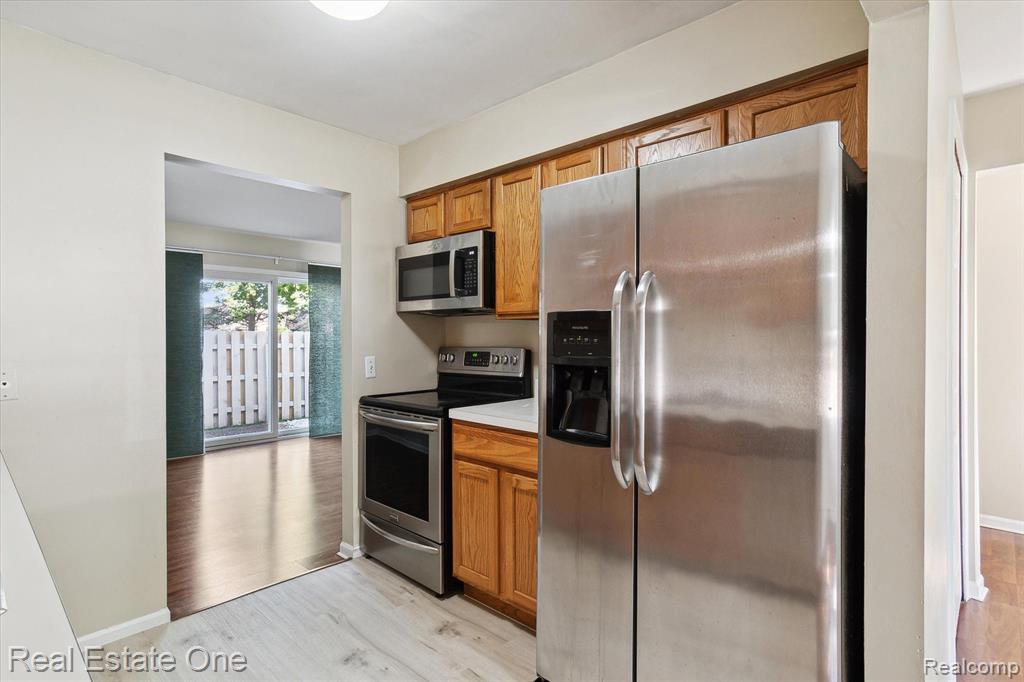 24762 Bashian Drive, Novi, MI — Photo 6