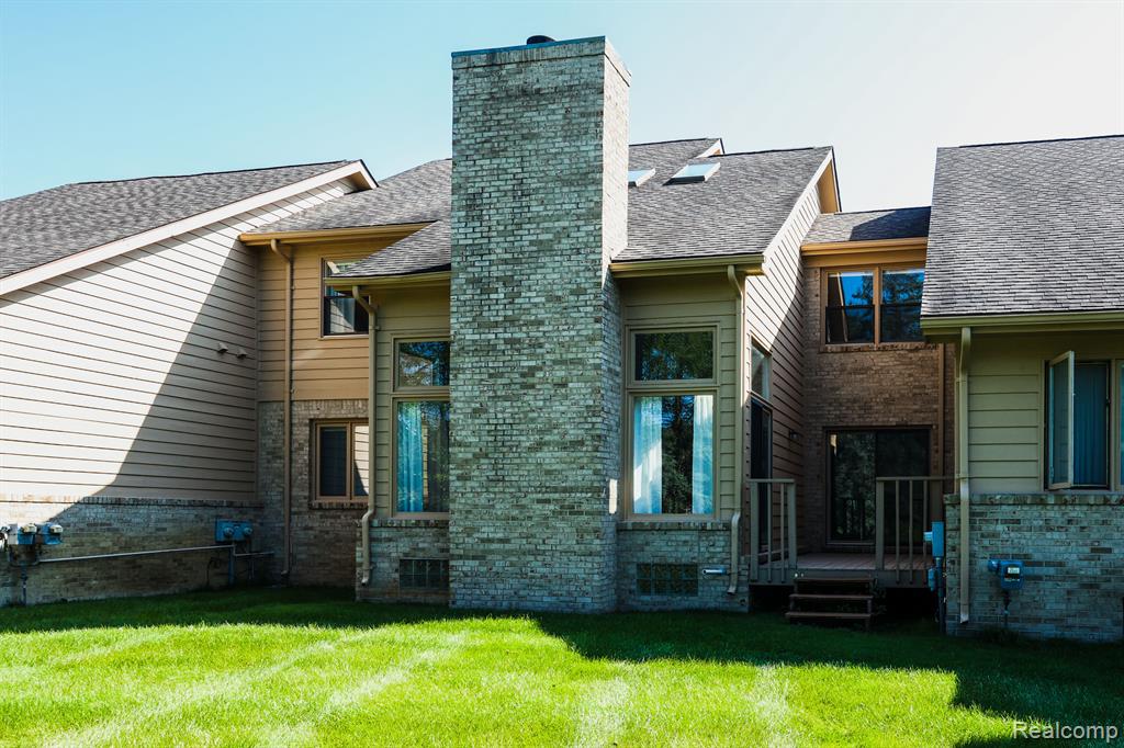4908 FAIRWAYS Drive, Brighton, MI 48116 — Photo 3