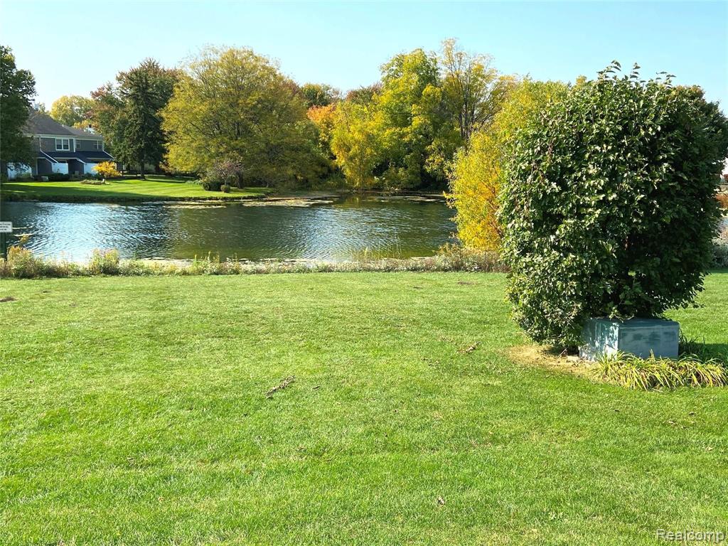 816 BLOOMFIELD VILLAGE Boulevard, Auburn Hills, MI 48326 — Photo 2