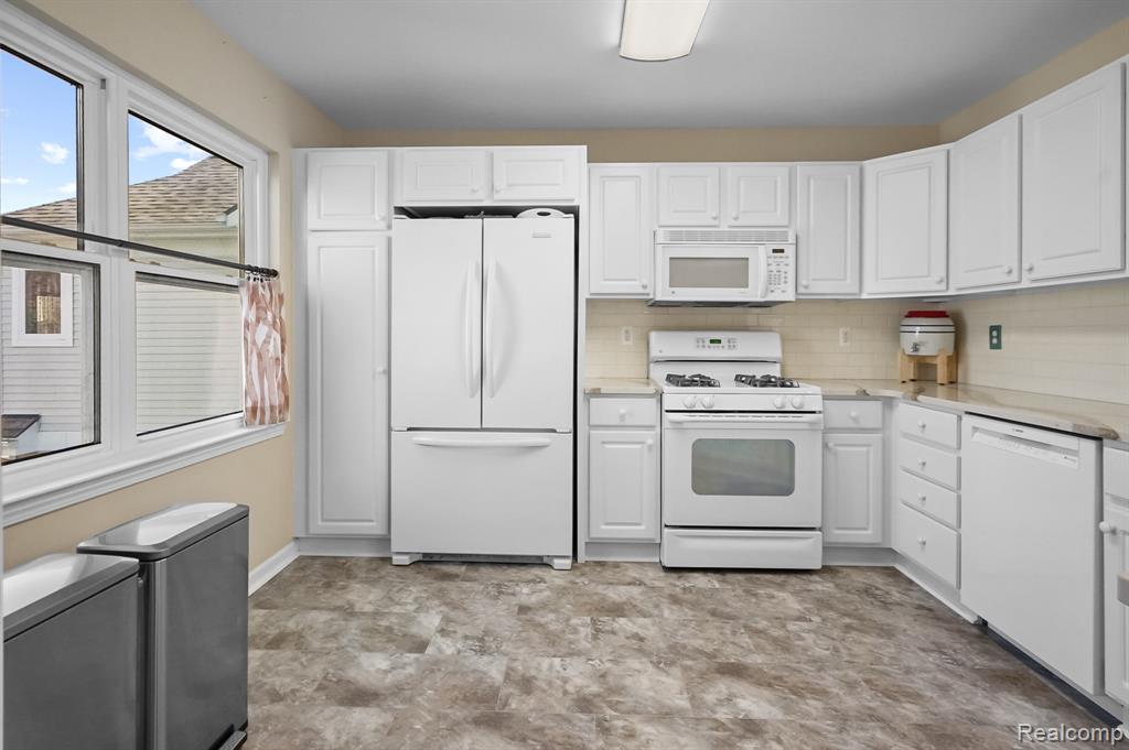 632 Riverstone Lane, Chelsea, MI 48118 — Photo 5