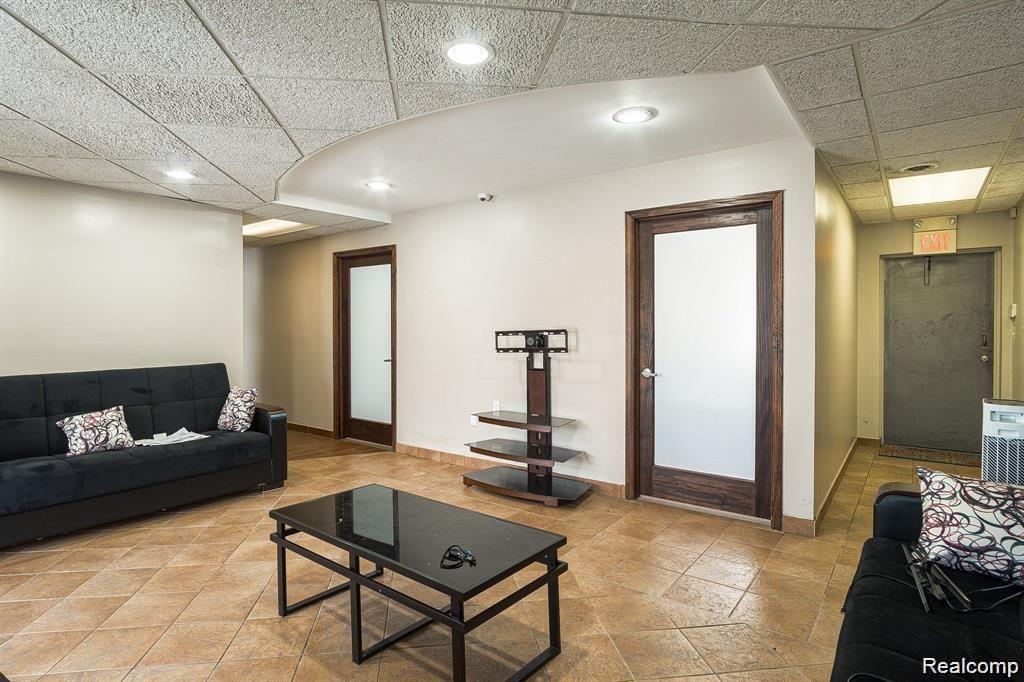 16825 W Warren Avenue, Detroit, MI 48228 — Photo 3